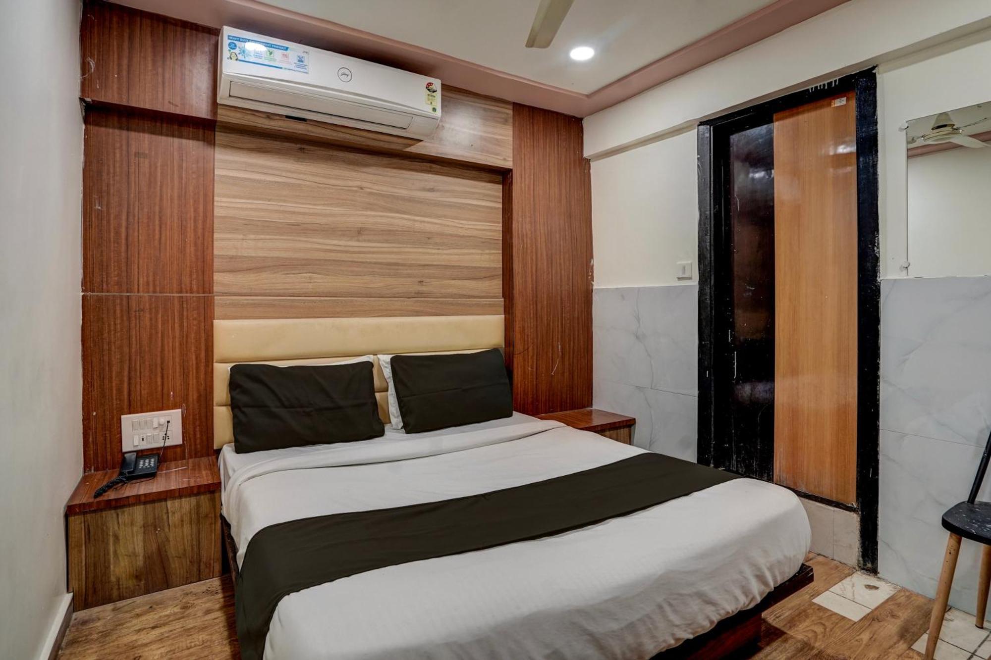 Hotel O Palak Palace Ahmedabad Eksteriør billede