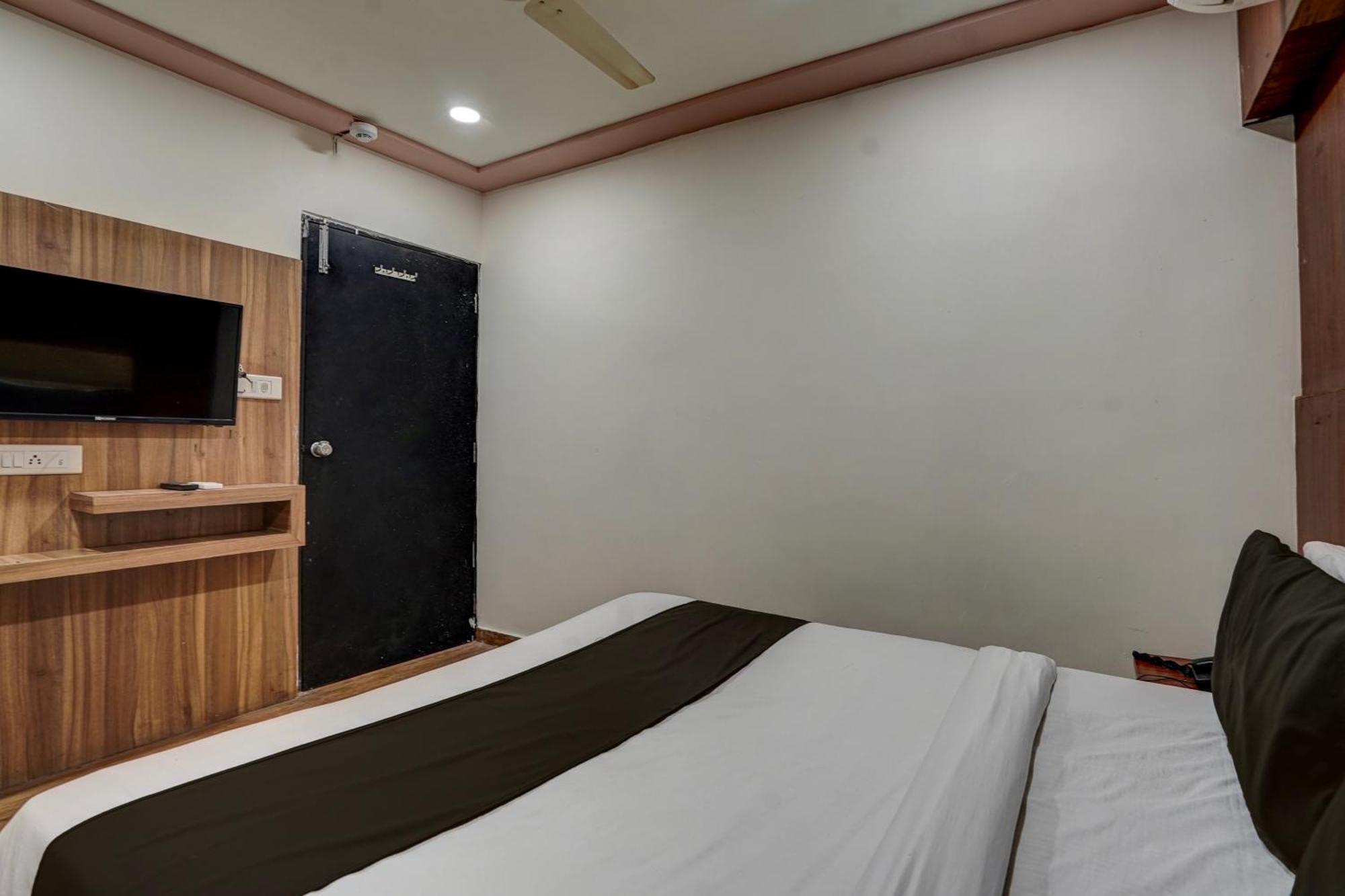Hotel O Palak Palace Ahmedabad Eksteriør billede